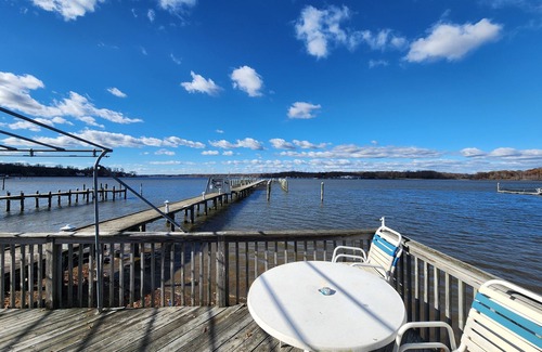 Elkton Cottage | Charming 2-bedroom cottage with BOAT SLIP, WiFi, and AC