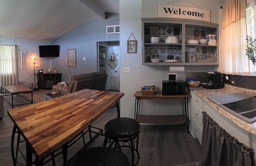 Molena Cottage | Charming 2-bedroom cottage in Molena Ga. Family & pet friendly.