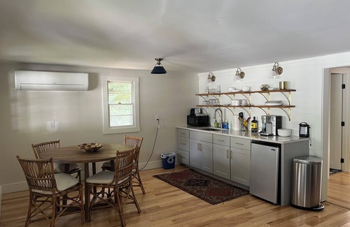 Naples Cottage | Charming 2-bedroom cottage on Long Lake in Naples ME