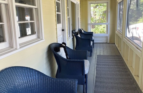 Naples Cottage | Charming 2-bedroom cottage on Long Lake in Naples ME
