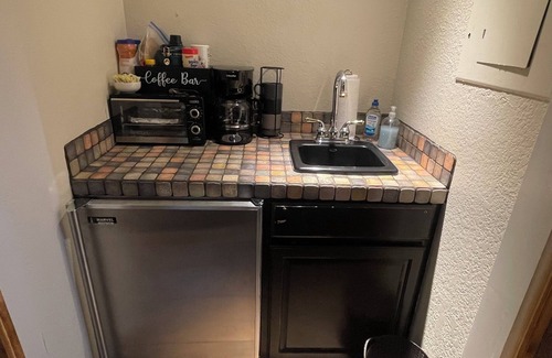 Boerne House | Charming 2-bedroom country guest house in beautiful Boerne with many amenities