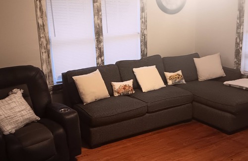 Blackshear Other | Charming 2-bedroom farmhouse in Blackshear with AC