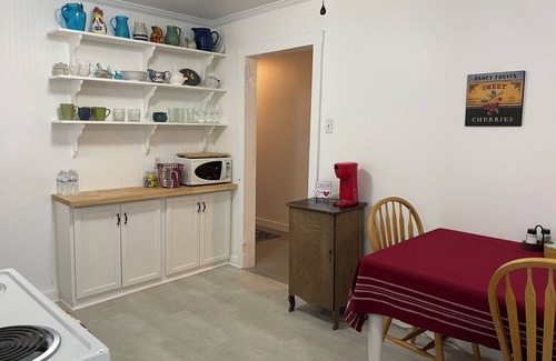 Eastabuchie Other | Charming 2-bedroom farmhouse in Sumrall with WiFi and AC