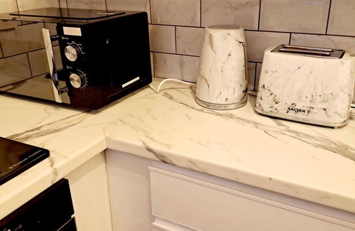 Leeds House | Charming 2-bedroom house in enchanting Belle Isle with free WiFi
