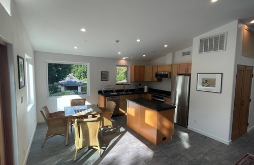 Goleta House | Charming 2-bedroom guest house in quiet neighborhood. nn