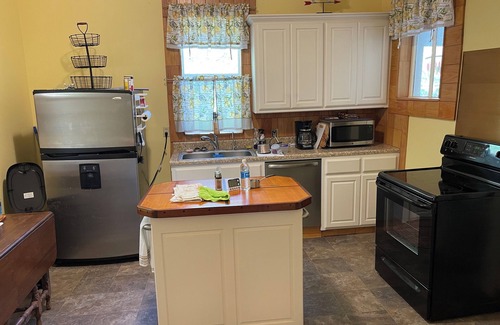 Booneville House | Charming 2-bedroom house in lovely Booneville with AC, WiFi