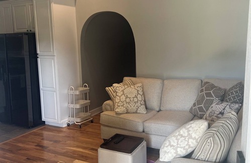 Portsmouth House | Charming 2-bedroom house in wonderful Portsmouth with AC, WiFi