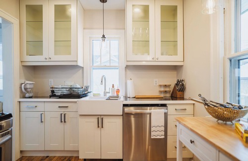 Union Park House | Charming 2-bedroom house with WiFi, Centrally Located in Saint Paul