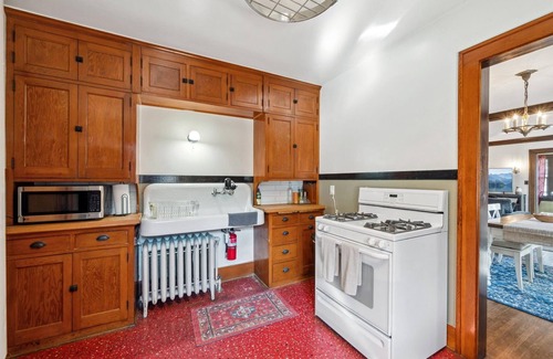 Union Park House | Charming 2-bedroom house in nice Saint Paul with WiFi, AC