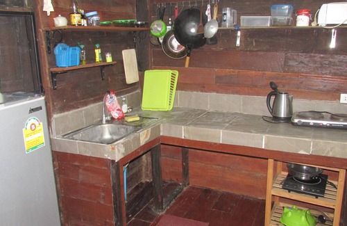 Nong Kwai House | Charming 2-bedroom house with WiFi, AC in superb Hang Dong.