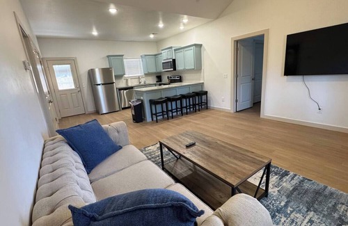 Chickasha House | Charming 2-bedroom house with WiFi, AC in wonderful Chickasha