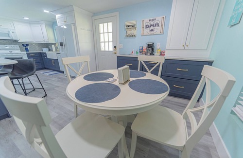 Edgewater House | Charming 2-bedroom house in Edgewater Florida boat ramp fishing pier and pool
