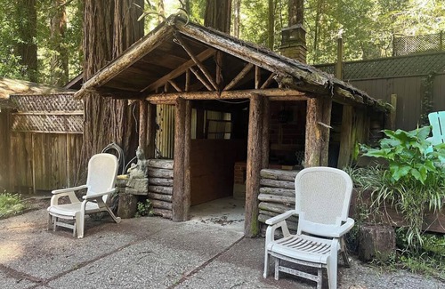 San Mateo County House | Charming 2 Bedroom House in the Butano Redwood Forest in Pescadero with Wi-Fi