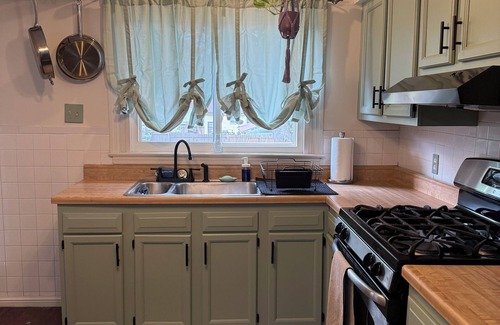 Lindenwood Park House | Charming 2-bedroom home in St.Louis with easy access to all city wide adventures