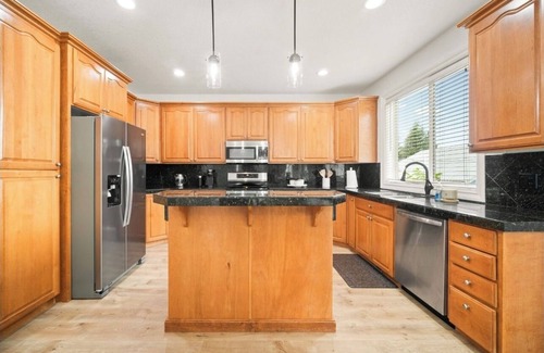 Parkrose House | Charming 2-bedroom house in welcoming Portland with AC, WiFi