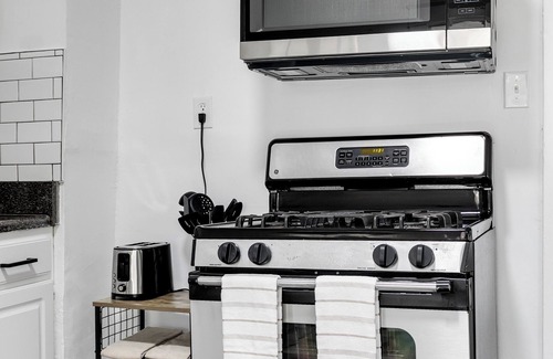 Mosby House | Charming 2-bedroom house with AC, WiFi in wonderful Richmond