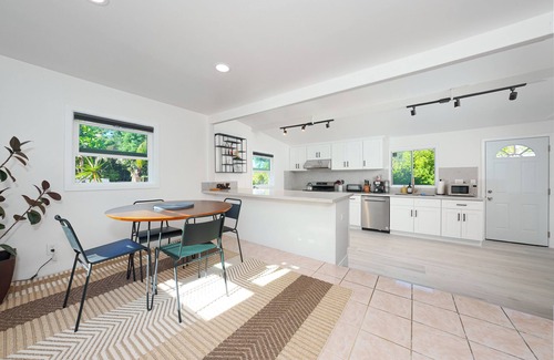 South San Gabriel House | Charming 2-bedroom house with WiFi and AC in Rosemead