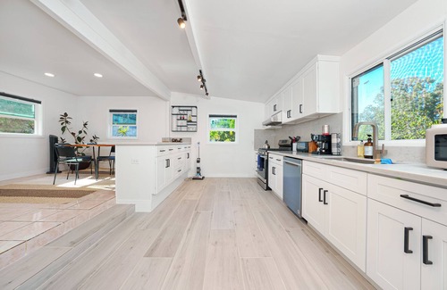 South San Gabriel House | Charming 2-bedroom house with WiFi and AC in Rosemead