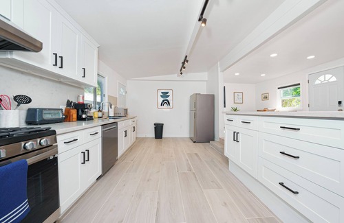 South San Gabriel House | Charming 2-bedroom house with WiFi and AC in Rosemead