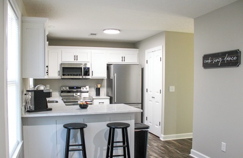 Savannah House | Charming 2-bedroom house in Savannah. Be our guest!