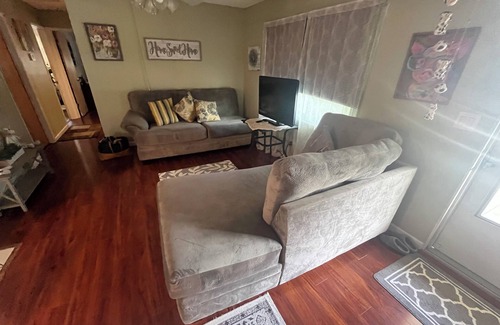 Seminole House | Charming 2-bedroom house in awesome Seminole close to shopping and beaches
