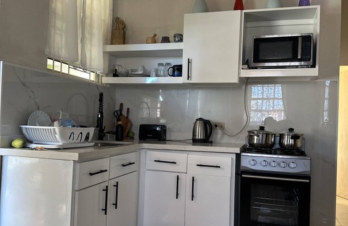 Heywoods Park House | Charming 2-bedroom house on fabulous West Coast with AC, WiFi