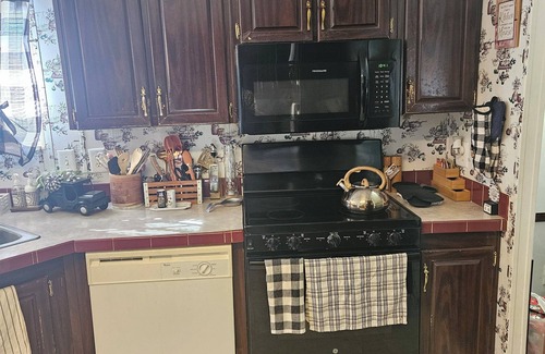 Ahoskie House | Charming 2-bedroom house in serene Ahoskie with AC, WiFi