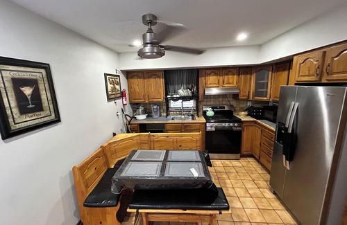 Bayonne House | Charming 2-bedroom house with WiFi, AC in Bayonne