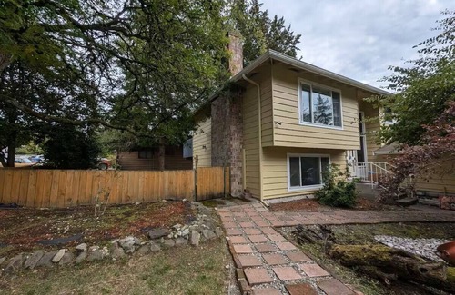 North Creek House | Charming 2-bedroom house with WiFi, AC in adorable Bothell
