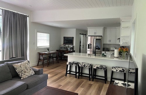 Experiment House | Charming 2-bedroom house with AC, WiFi in Griffin