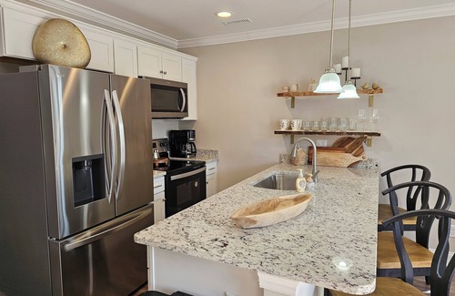 Hickory House | Charming 2-bedroom house in downtown Hickory conveniently located!