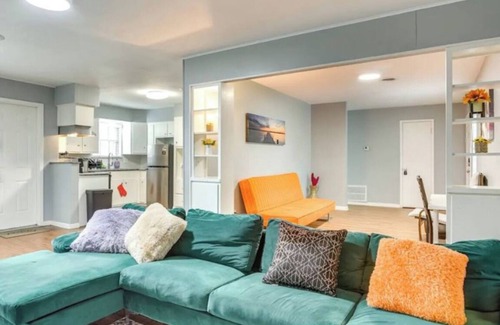 Westbury House | Charming 2-bedroom house with WiFi, AC in Houston