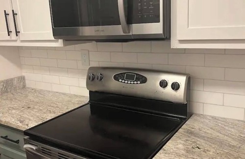 Ellendale House | Charming 2-bedroom house with WiFi, AC in awesome Memphis