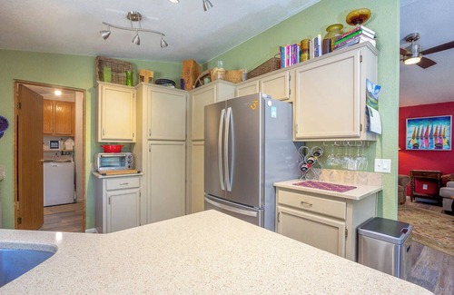 Larkspur House | Charming 2-bedroom house in Bend with office and WiFi