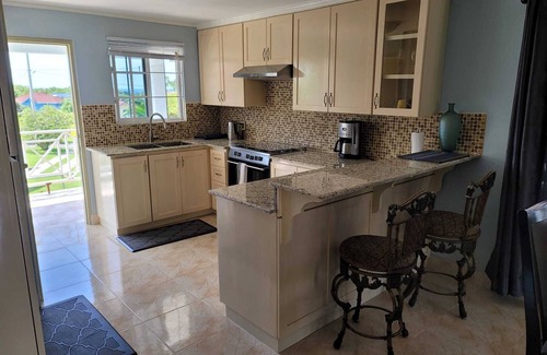 Priory House | Charming 2-bedroom house with WiFi, AC in soothing Priory