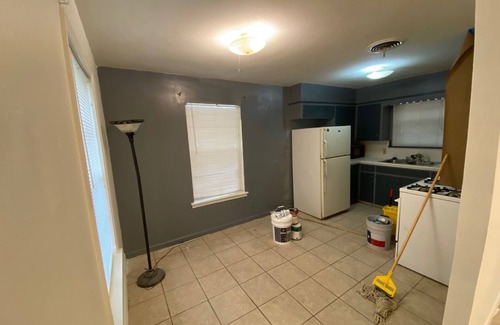 South Congress House | Charming 2-bedroom house in wonderful Austin with laundry/WIFI/AC