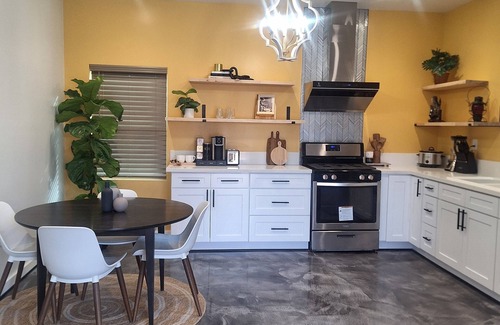 Azusa House | Charming 2-bedroom house with WiFi, AC in Azusann