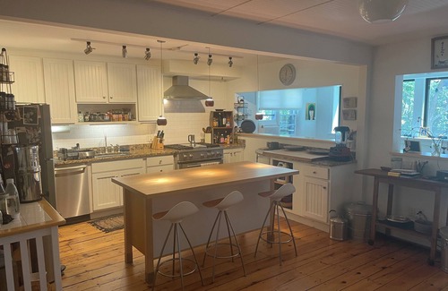 Oakdale House | Charming 2-bedroom house with WiFi, AC in marvelous Hudson