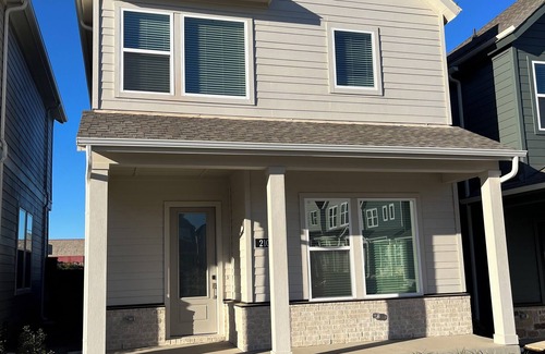 Hurst House | Charming 2-bedroom house with AC, WiFi in pleasant Hurst