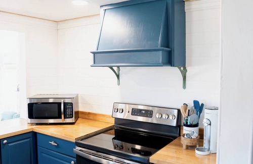 North House | Charming 2-bedroom house with AC, WiFi in Mathews County Virginia