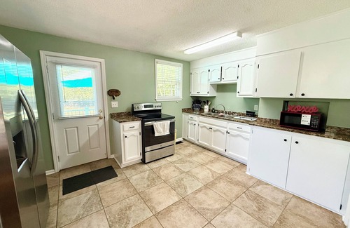 Perry House | Charming 2-bedroom house in Perry with AC, WiFi