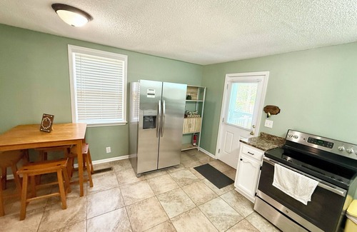 Perry House | Charming 2-bedroom house in Perry with AC, WiFi