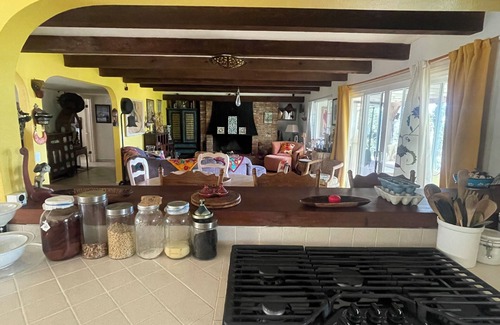 Vista House | Charming 2-bedroom house with WiFi, AC in welcoming Vista