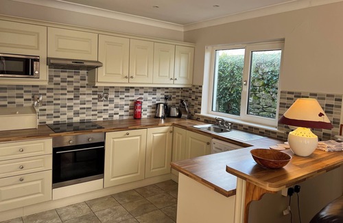 Ballyvaughan Cottage | Charming 2-bedroom cottage in Ballyvaughan Village Centre with WiFi