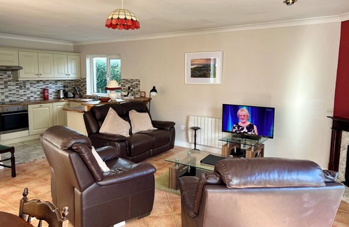 Ballyvaughan Cottage | Charming 2-bedroom cottage in Ballyvaughan Village Centre with WiFi