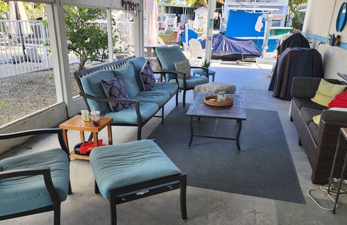 Tavernier House | Charming 2-bedroom mobile home with everything you need to enjoy the FL Keys.