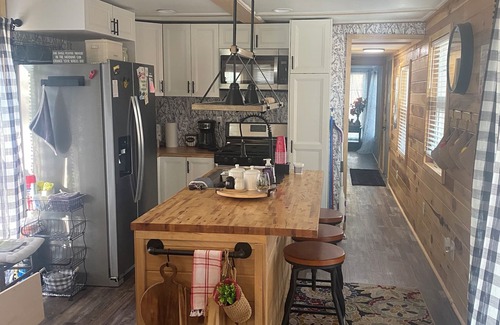 Benton House | Charming 2-bedroom mobile home with AC, WiFi in Benton very close to the Ky Lake