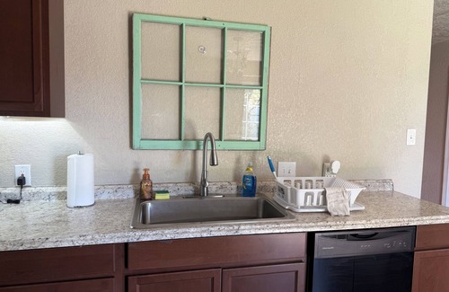 Hitchcock House | Charming 2-bedroom, pet-friendly house in Hitchcock with Wi-Fi and AC