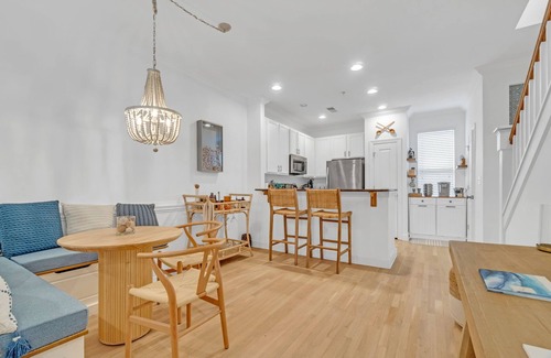 Third Ward House | Charming 2-bedroom townhome In the Heart of all that Charlotte has to offer.