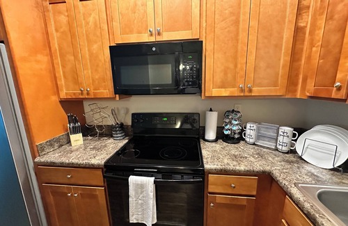 Northport House | Charming 2-bedroom townhome with AC, WiFi in enjoyable Northport. King Bed